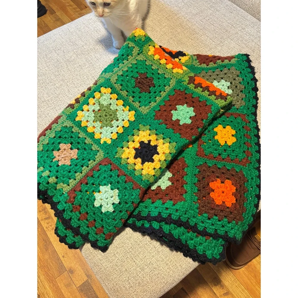 VTG‎ Handmade Granny Square Crochet Throw Blanket Green Retro Cottagecore 58x44